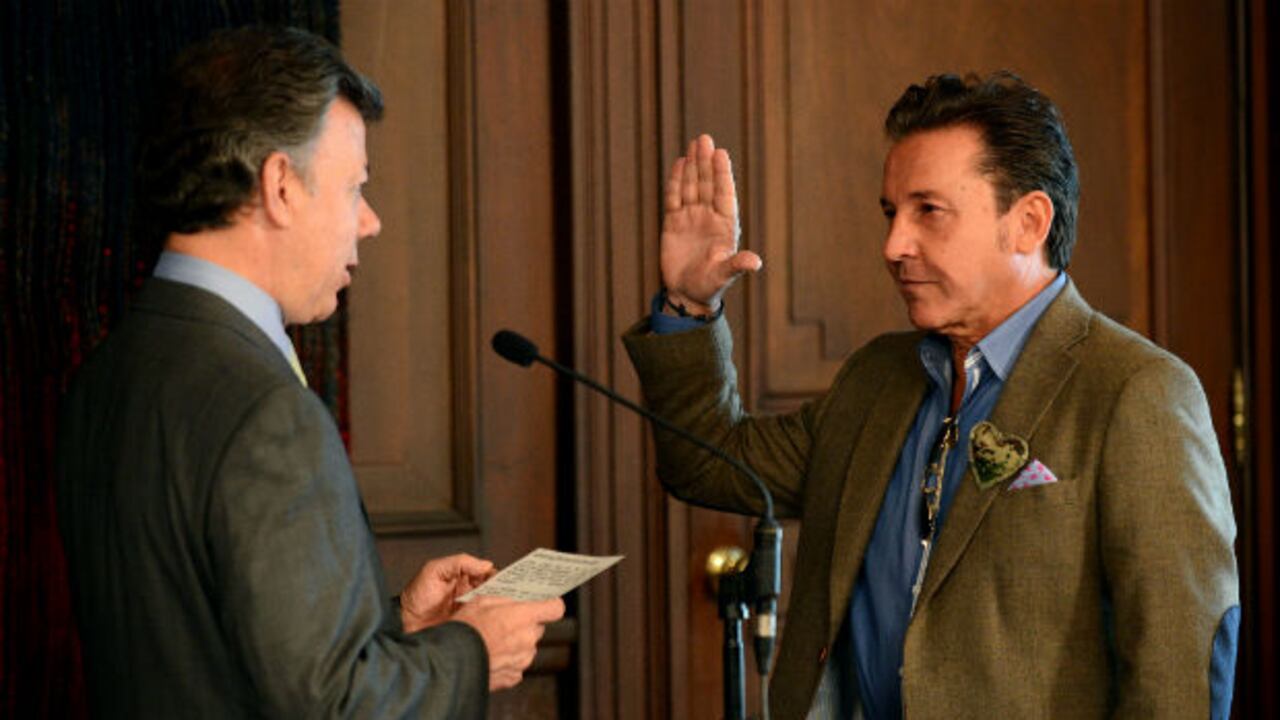 Montaner recibió agradecido la nacionalidad colombiana en adopción: "Quiero que sepa que valoro mucho esta sorpresa que me ha concedido, en nombre de todo el país. Valoro mucho lo que ha pasado estos meses en mi vida estando en Colombia", señaló.