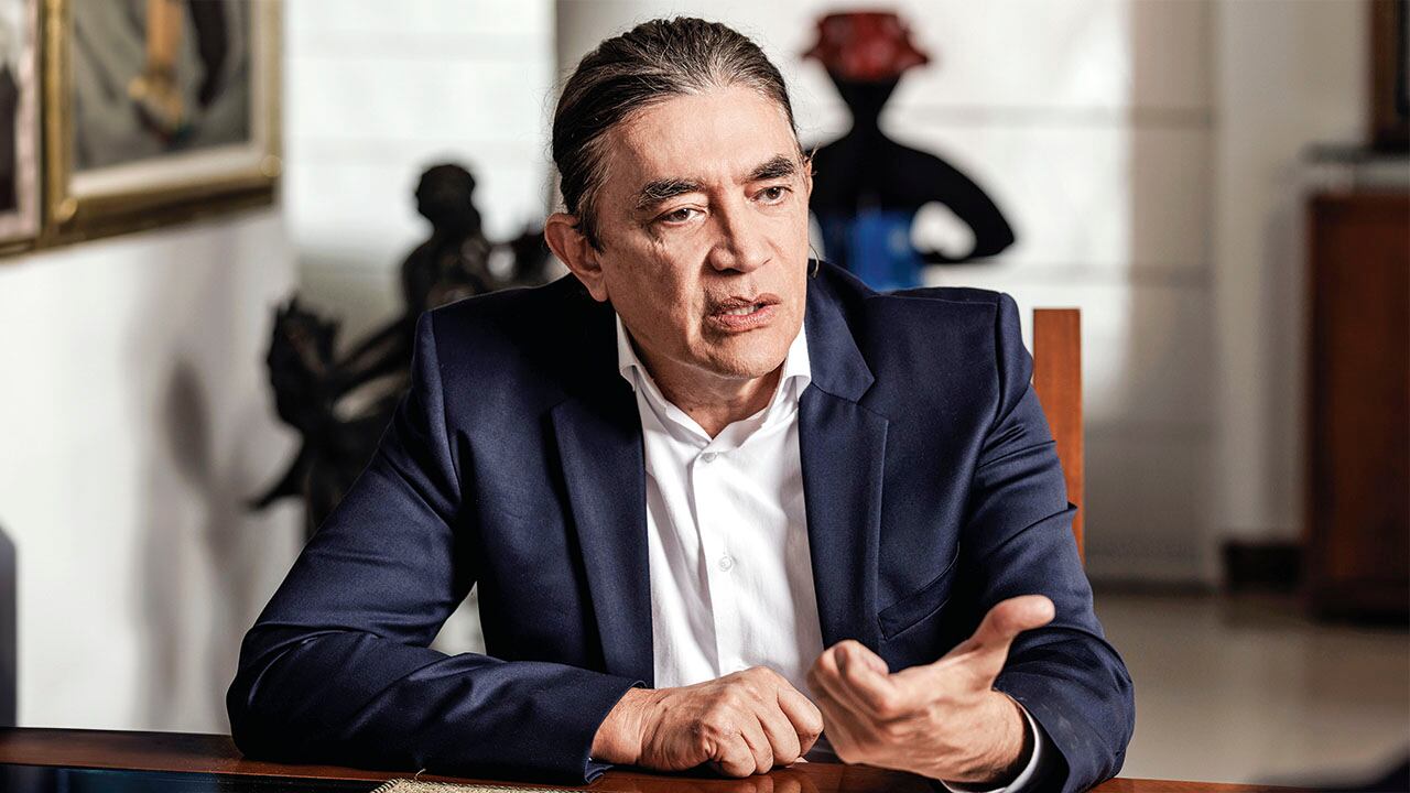 gustavo bolívar Precandidato