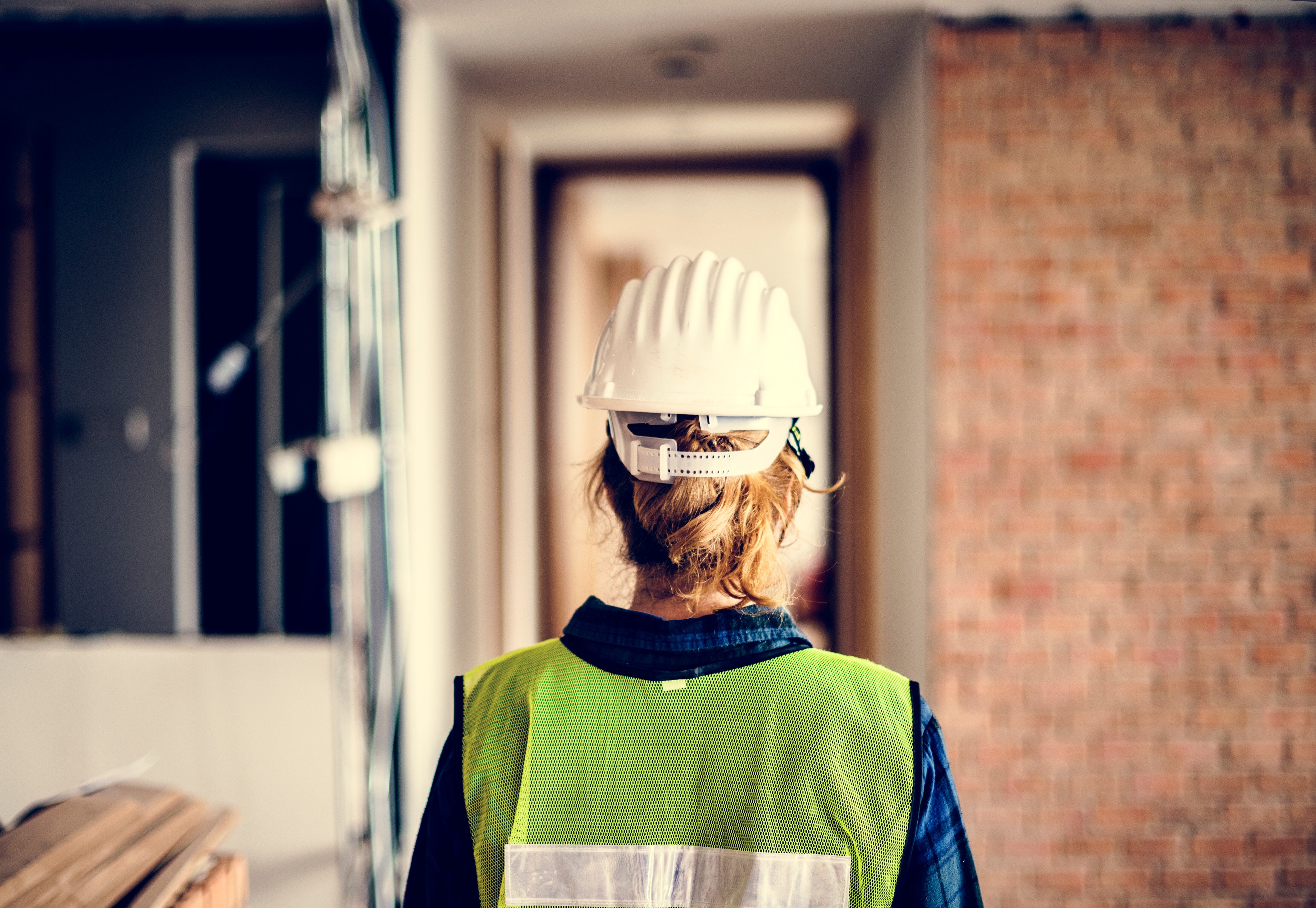 Construir un futuro con más mujeres en la industria no es solo un asunto de equidad: es una apuesta por el talento y el desarrollo. Cada mujer que entra al sector aporta creatividad, disciplina y una mirada renovada.