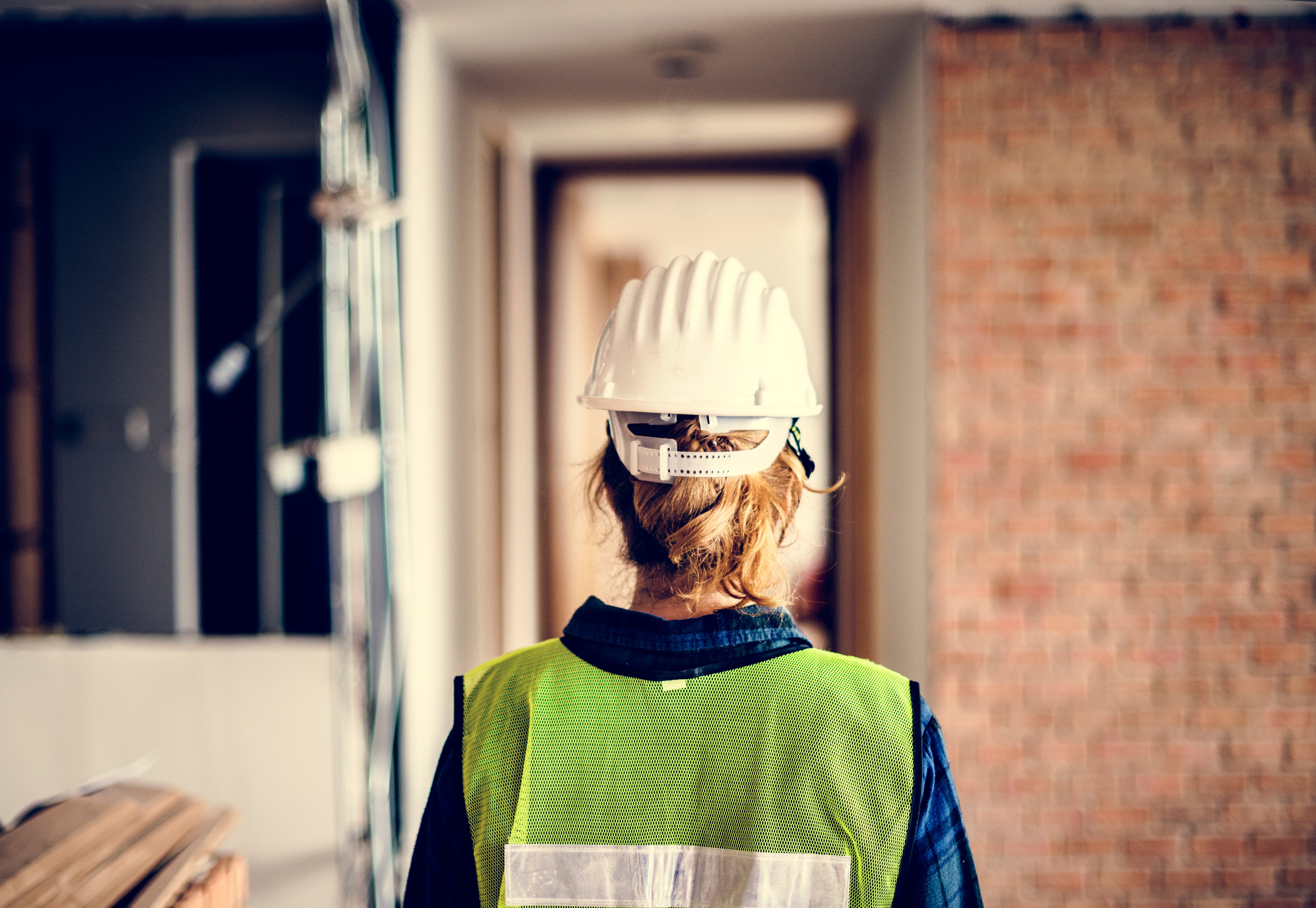 Construir un futuro con más mujeres en la industria no es solo un asunto de equidad: es una apuesta por el talento y el desarrollo. Cada mujer que entra al sector aporta creatividad, disciplina y una mirada renovada.