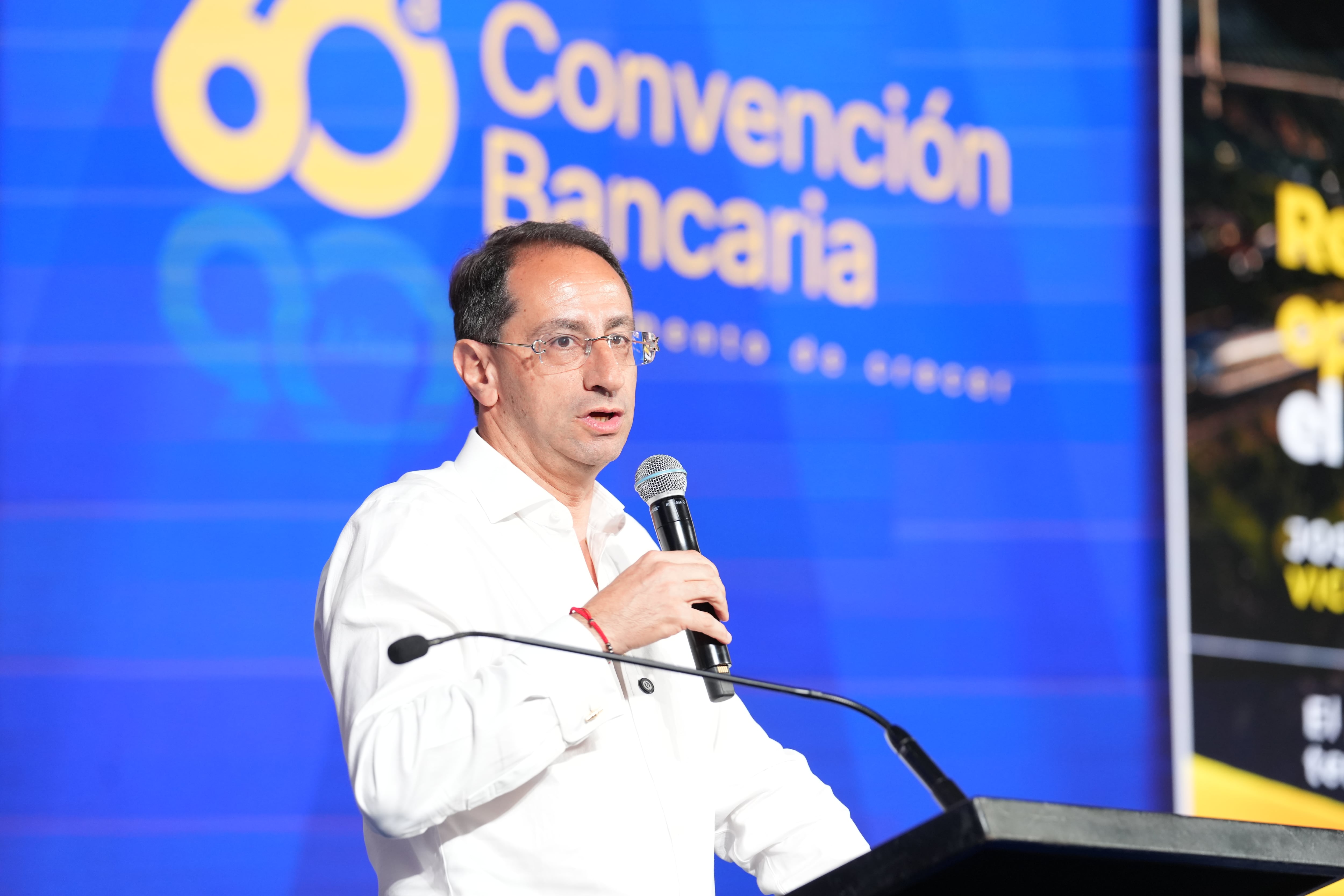 Durante su intervención en Asobancaria, Restrepo planteó que Colombia debe volver a generar confianza para atraer inversión nacional y extranjera.