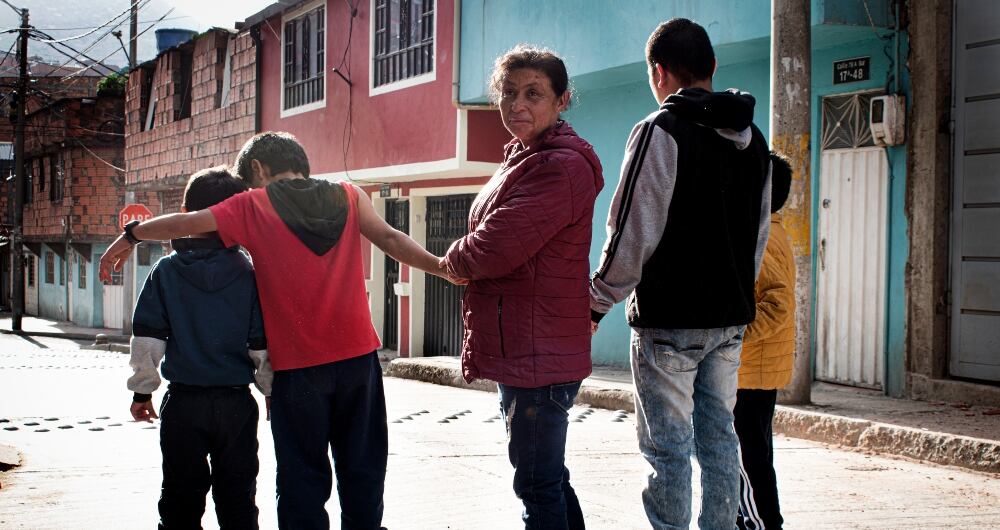 Adriana, con sus dos hijos y sus dos nietos. DESNUTRICION - CIUDAD BOLIVAR  BOGOTA, AGOSTO 26 DE 2022
FOTOGRAFA ALEXANDRA RUIZ POVEDA