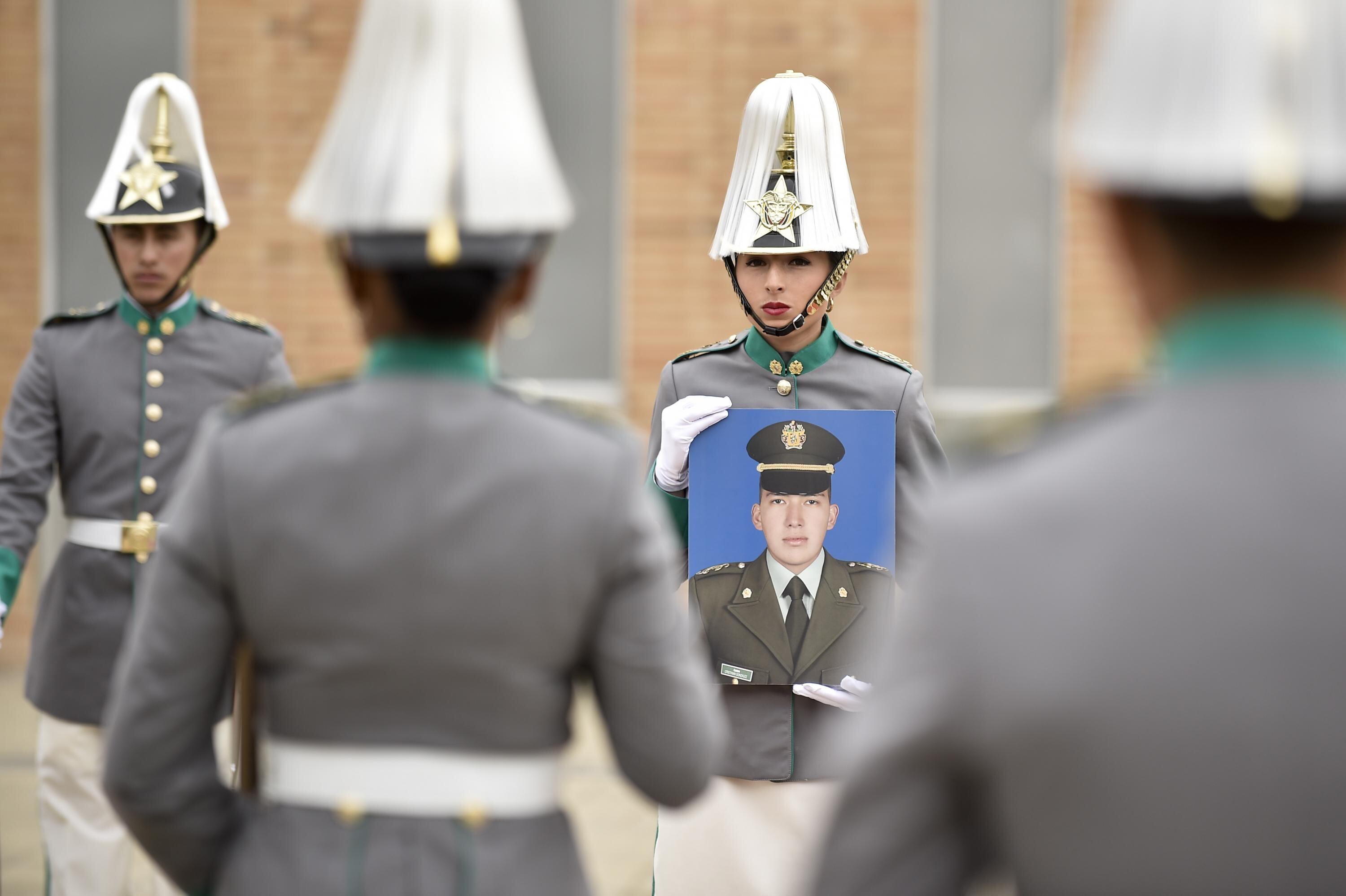 Ayer se conmemoró el primer mes del atentado contra la Escuela de Cadetes General Santander de la Policía, en el sur de Bogotá, que cobró la vida de 22 jóvenes. Uno de ellos era de origen ecuatoriano.