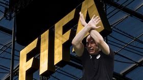 Hossam Hassan, DT de Egipto hizo gesto contra el racismo. Así lo explica la FIFA