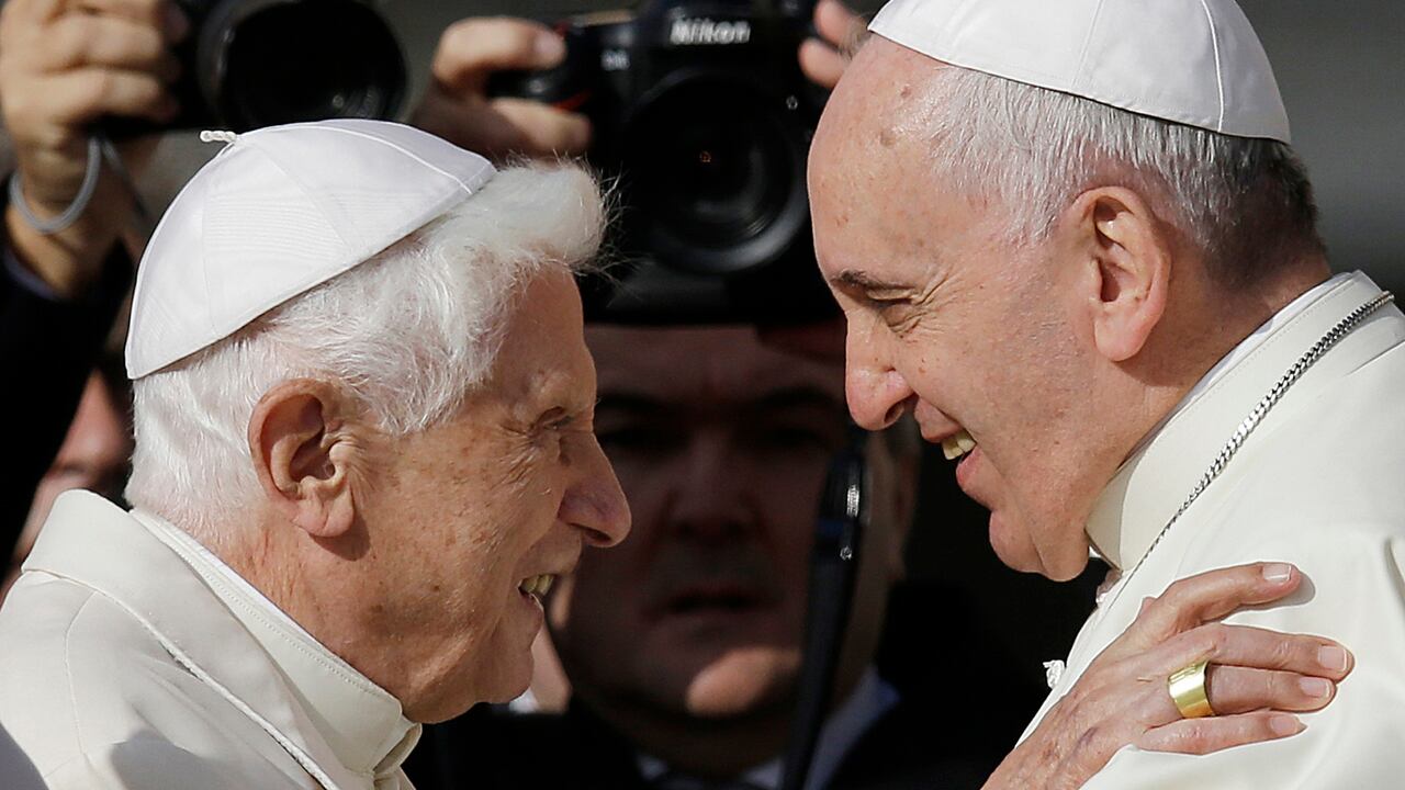 benedicto xvi y francisco