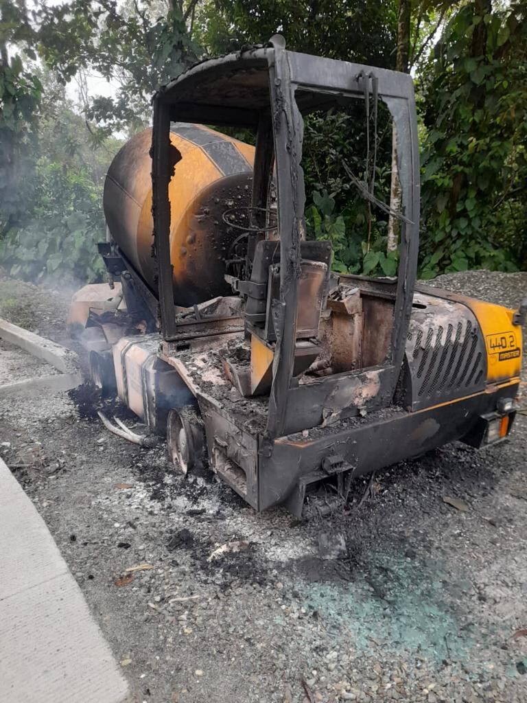 Por amenazas y quema de maquinaria, Gobernación del Valle suspendió obras en corredor estratégico para el turismo de Buenaventura.