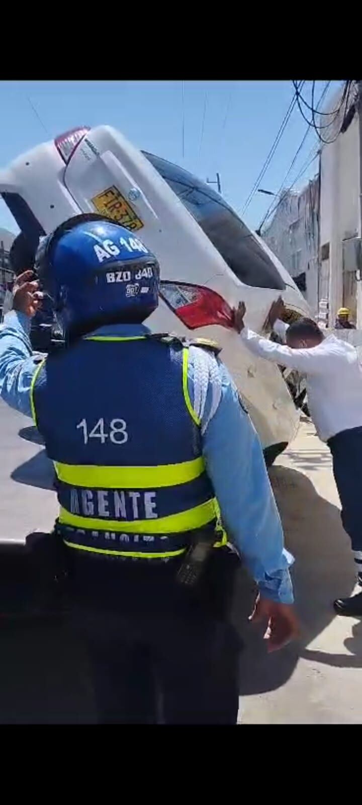 Carro volcado en Centro de Cartagena