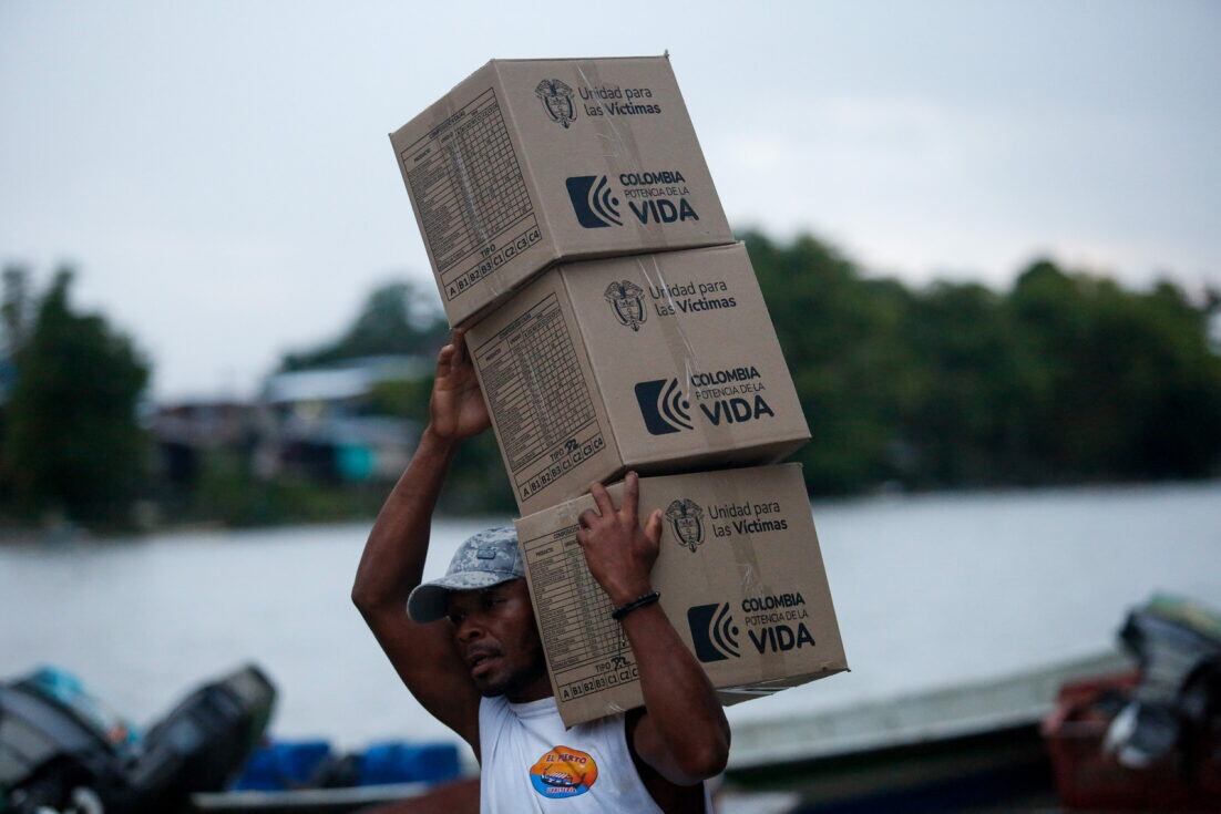 Entregan más de 30 toneladas de ayuda humanitaria para atender las situaciones de confinamiento en Sipí, Chocó.