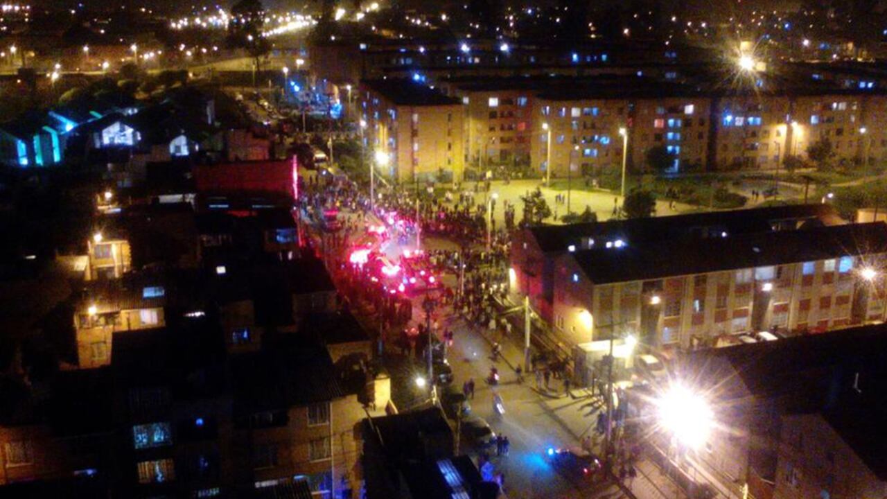 Los habitantes del sector se reunieron en el lugar de los hechos.