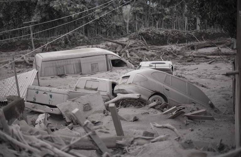 Vista del daño causado por la erupción del volcán Fuego en San Miguel Los Lotes. Al menos 25 personas murieron, según