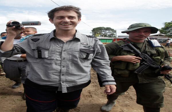 El periodista se mostró confiado en que el Ejército siga llevando consigo a periodistas a las zonas de guerra. Insistió en la importancia de que los reporteros puedan acercarse a la guerrilla para contar "el día a día de los combatientes".