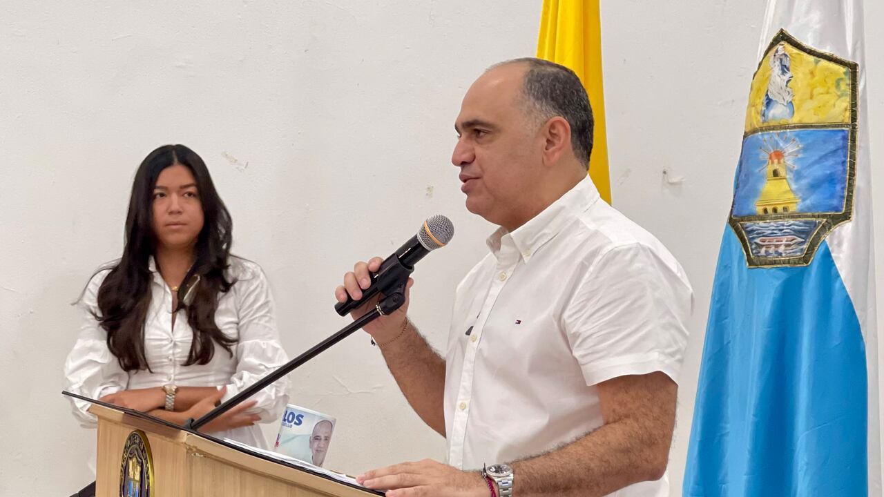 Carlos Pinedo, alcalde de Santa Marta, expone irregularidades en administraciones anteriores.