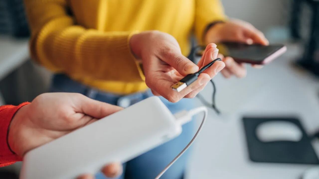 Aerolíneas de Asia, China y EE.UU, están prohibiendo la portabilidad y uso de estos elementos electrónicos en vuelos.