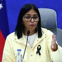 La presidenta interina de Venezuela, Delcy Rodríguez, habla durante una conferencia de prensa en la Base Aérea Generalísimo Francisco de Miranda en Caracas el 2 de julio de 2026.