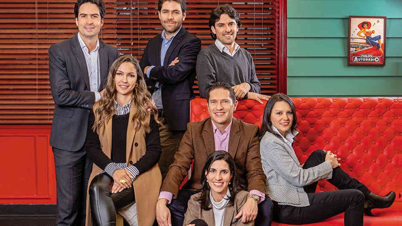 De izquierda a derecha: De pie: Juan Diego Martínez, especialista en M&A; Mateo Mendoza, fuerte en banca y finanzas; Eduardo del Valle, ambiental, minero y petrolero. Sentados: Laura Sanint, derecho tributario; Omar Martínez, experto en infraestructura; María Iregui, experta en derecho inmobiliario. En el suelo: Lina Gattas, laboralista.