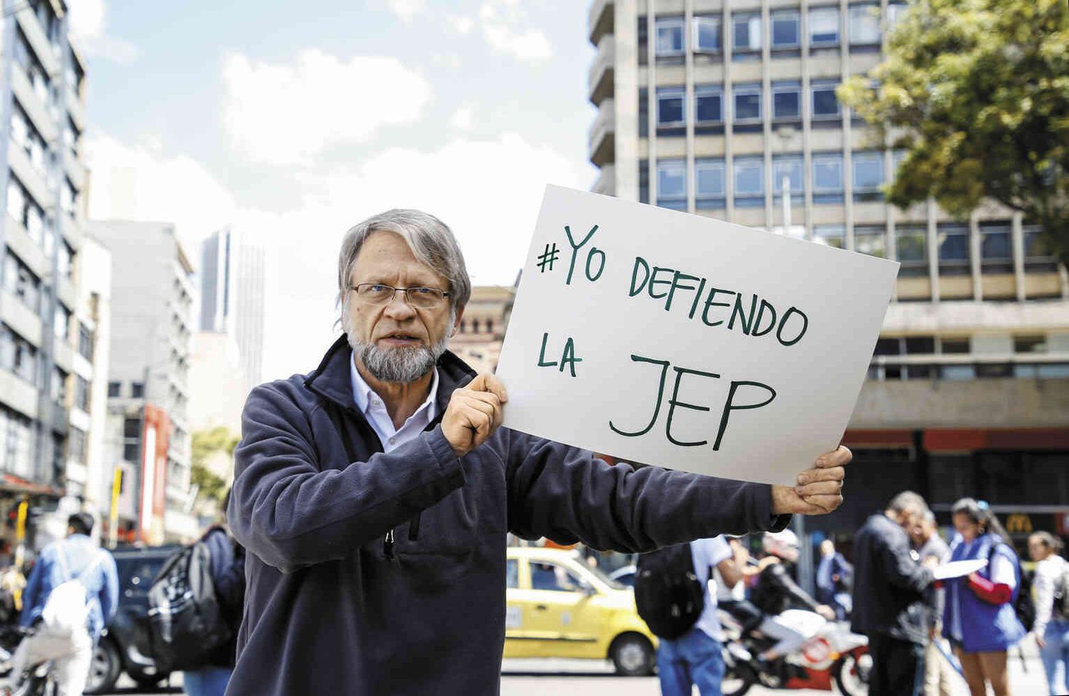 ANTANAS MOCKUS, senador