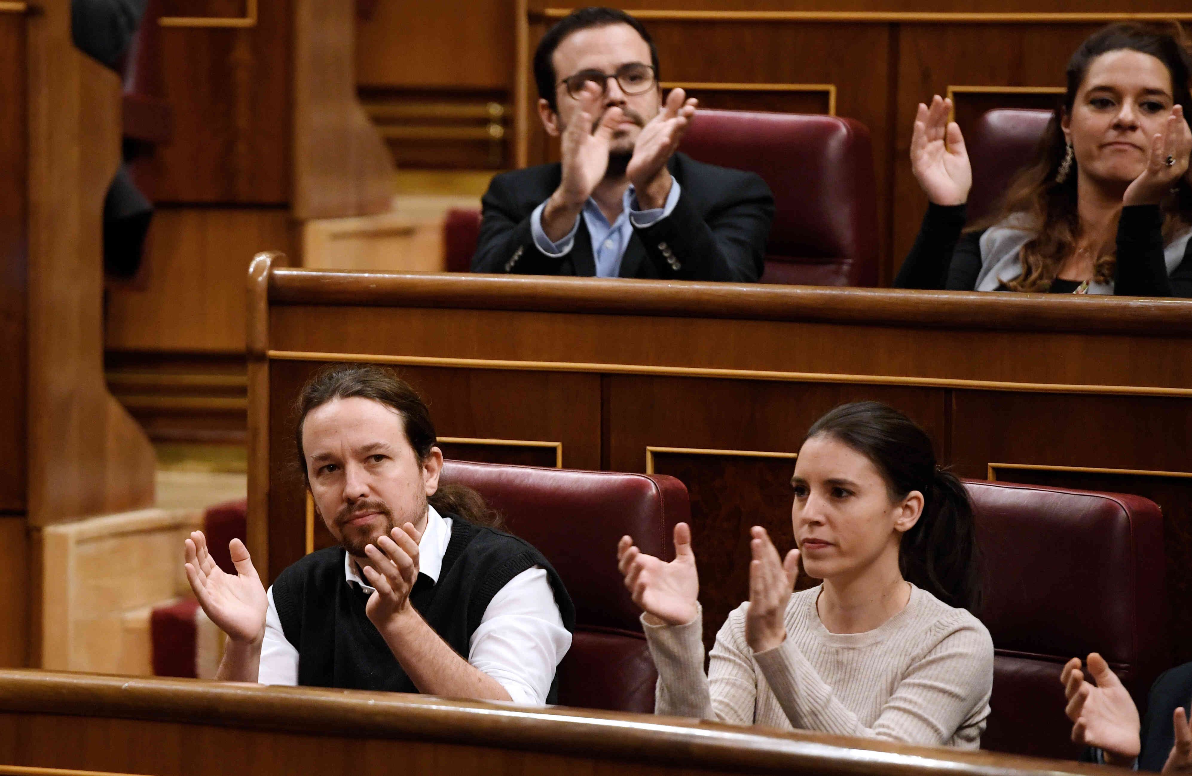 La ministra española Irene Montero tiene coronavirus, mientas que  su esposo, Pablo Iglesias, quedó en cuarentena. Foto: AFP