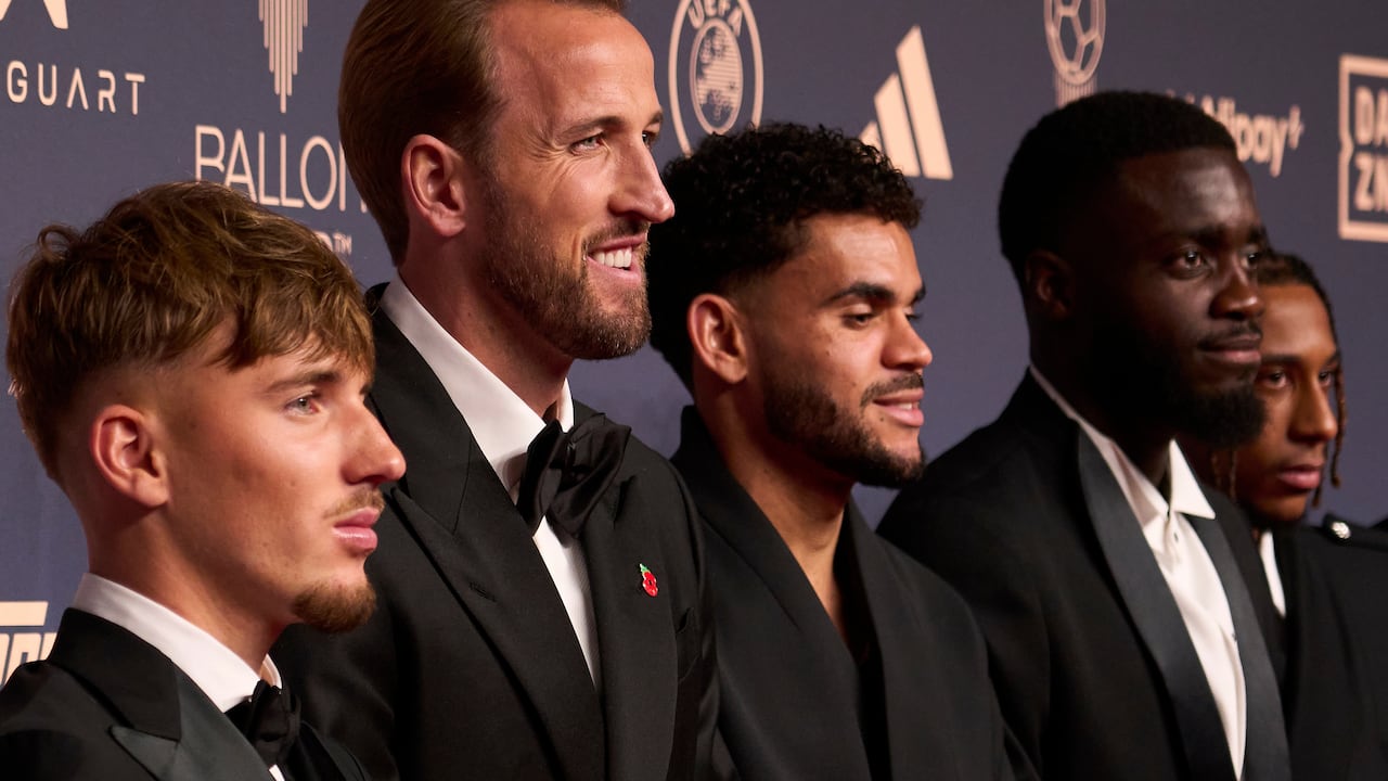 Harry Kane con Luis Díaz.