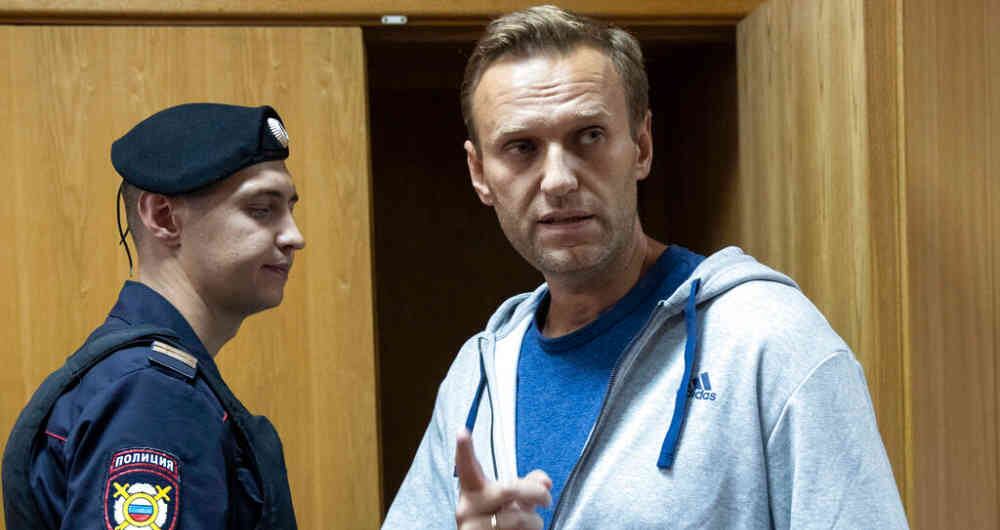 Alexei Navalny enfermó mientras viajaba en un avión de Tomsk a Moscú.