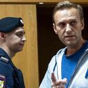 Alexei Navalny enfermó misteriosamente mientras viajaba en un avión de Tomsk a Moscú.