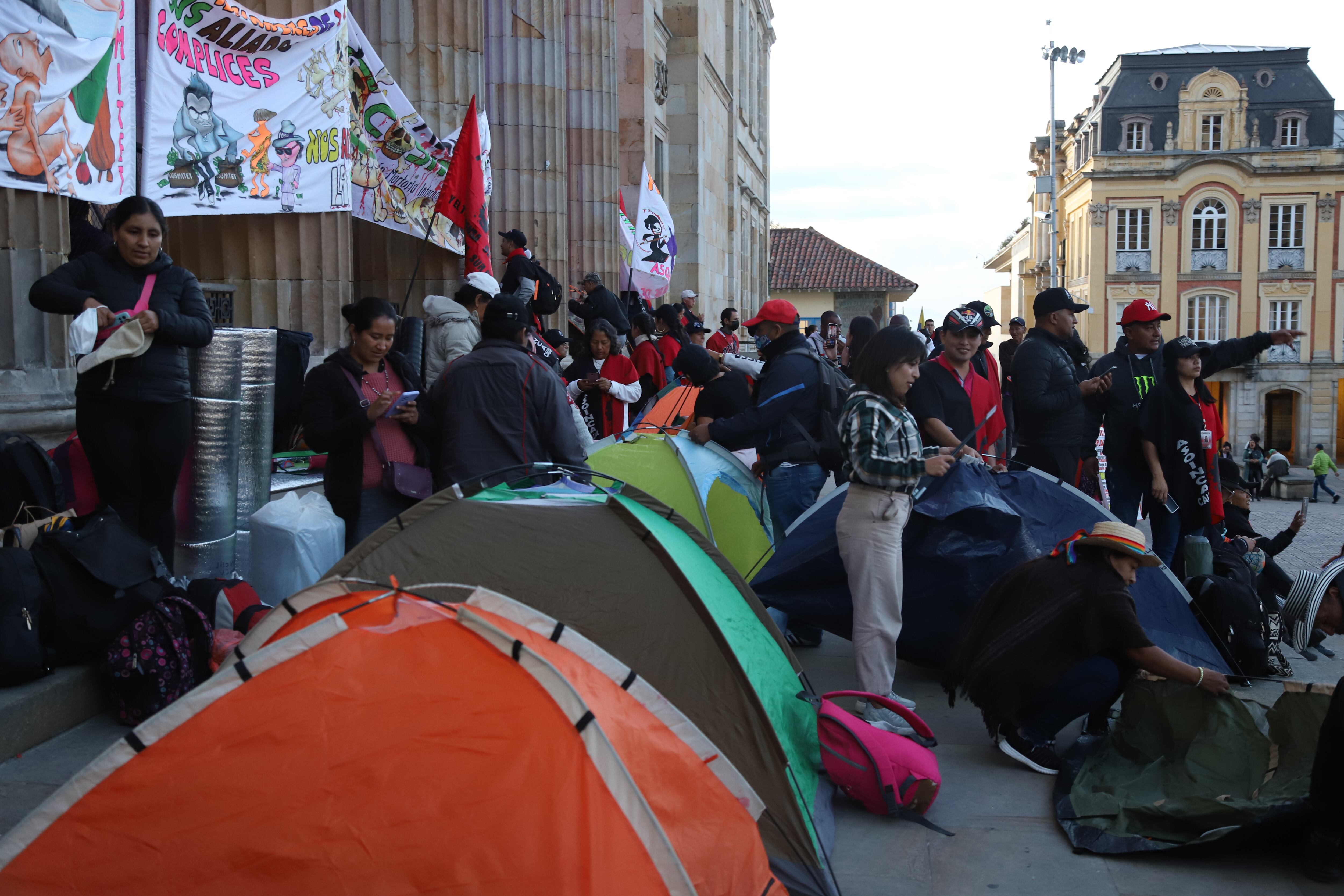 Asoinca intentando ingresar al Congreso de la República