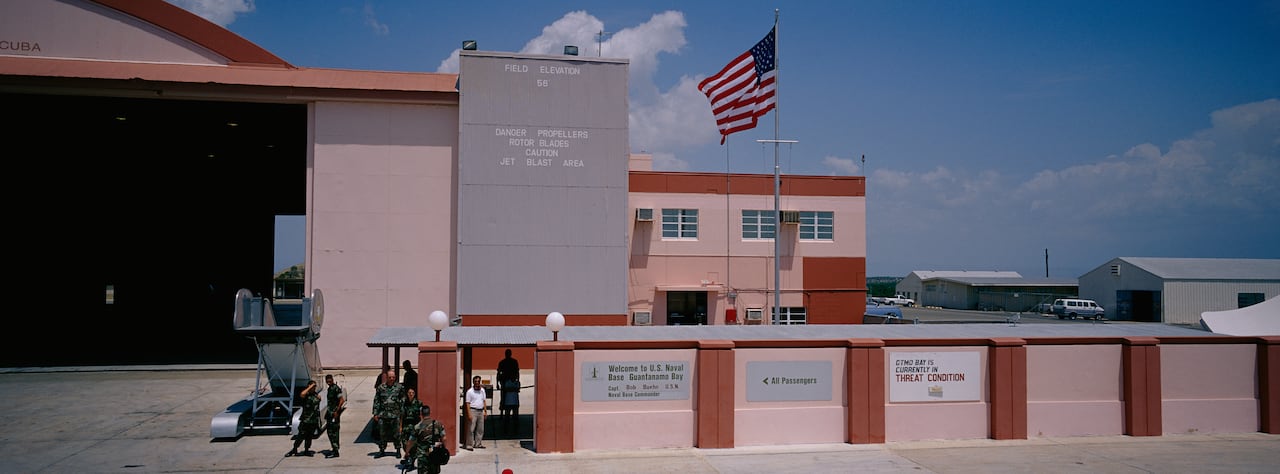 Donald Trump anunció a finales de enero de 2025 su controvertido plan para enviar a la base naval de Guantánamo Bay hasta 30.000 migrantes detenidos en suelo estadounidense.