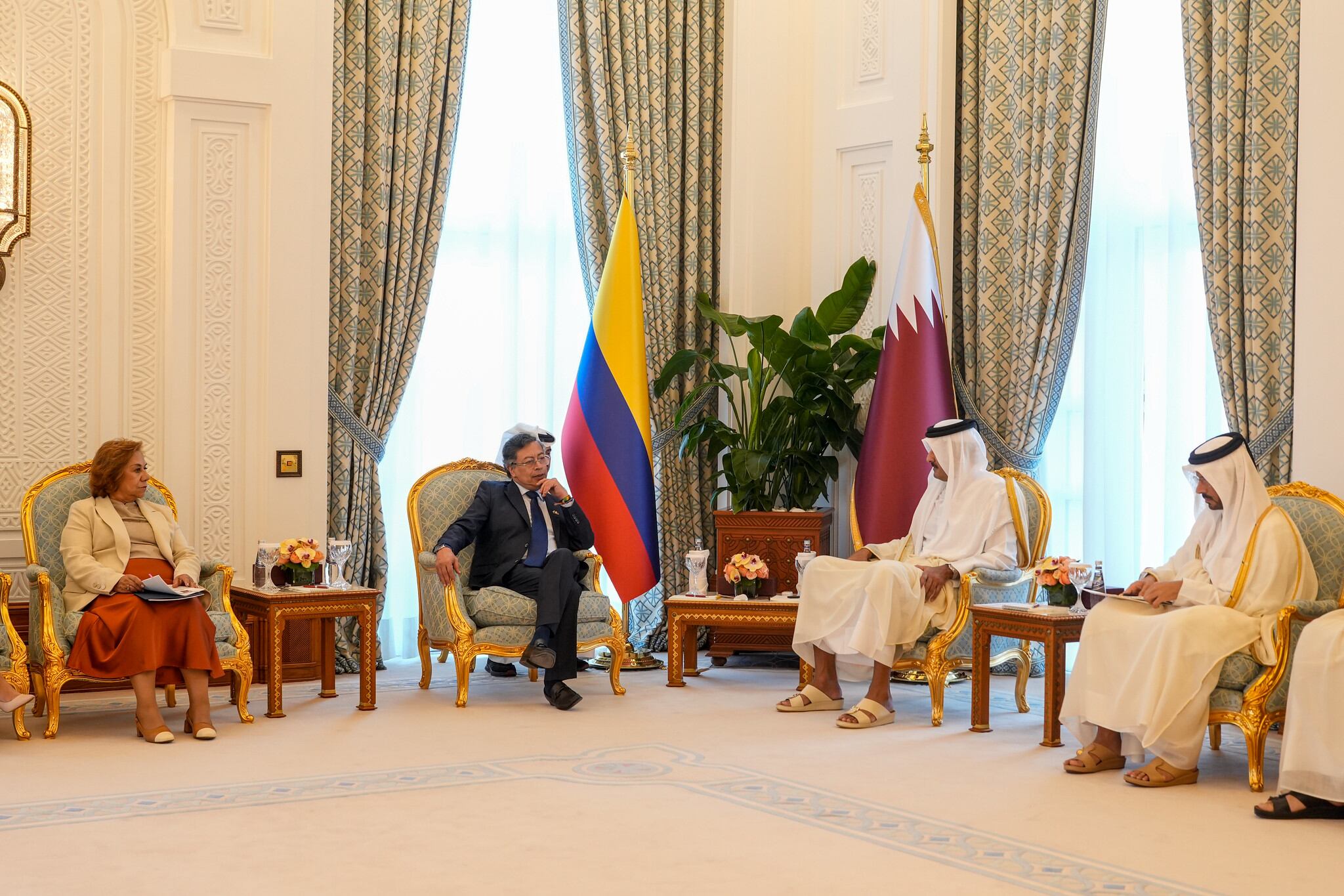 El presidente Gustavo Petro y el emir de Catar, Tamim bin Hamad Al Thani se reunieron en Doha.