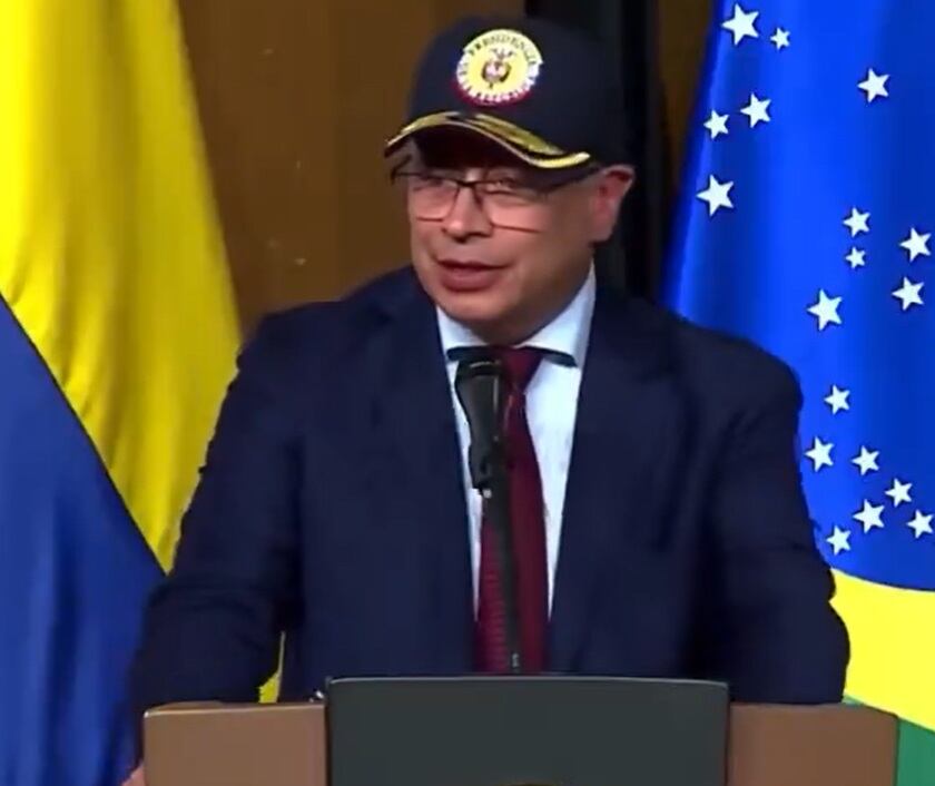 : “Aquí hay una violencia relatada. ¿Cuántas veces no se ha repetido eso en la historia de Colombia? Una y otra vez, de manera intermitente, como si fuese un signo, como si fuera la marca de los 17 aurelianos que también morían por esa marca", y aseguró que es un retrato de “la violencia permanente y eterna de Colombia", dijo Petro.