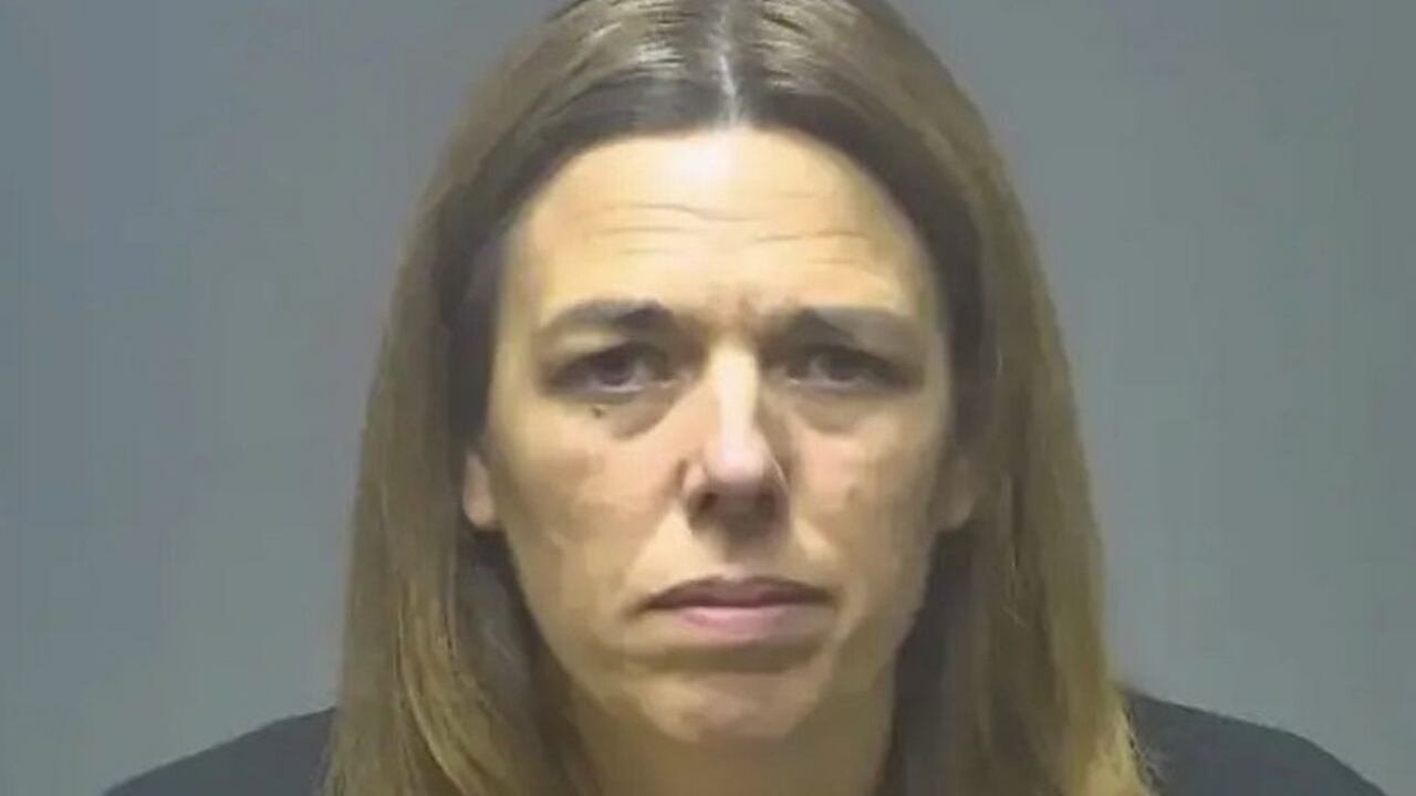 La mamá de una adolescente acosó a su hija y a otras niñas en línea durante un año, sin que nadie supiera de quién se trataba.