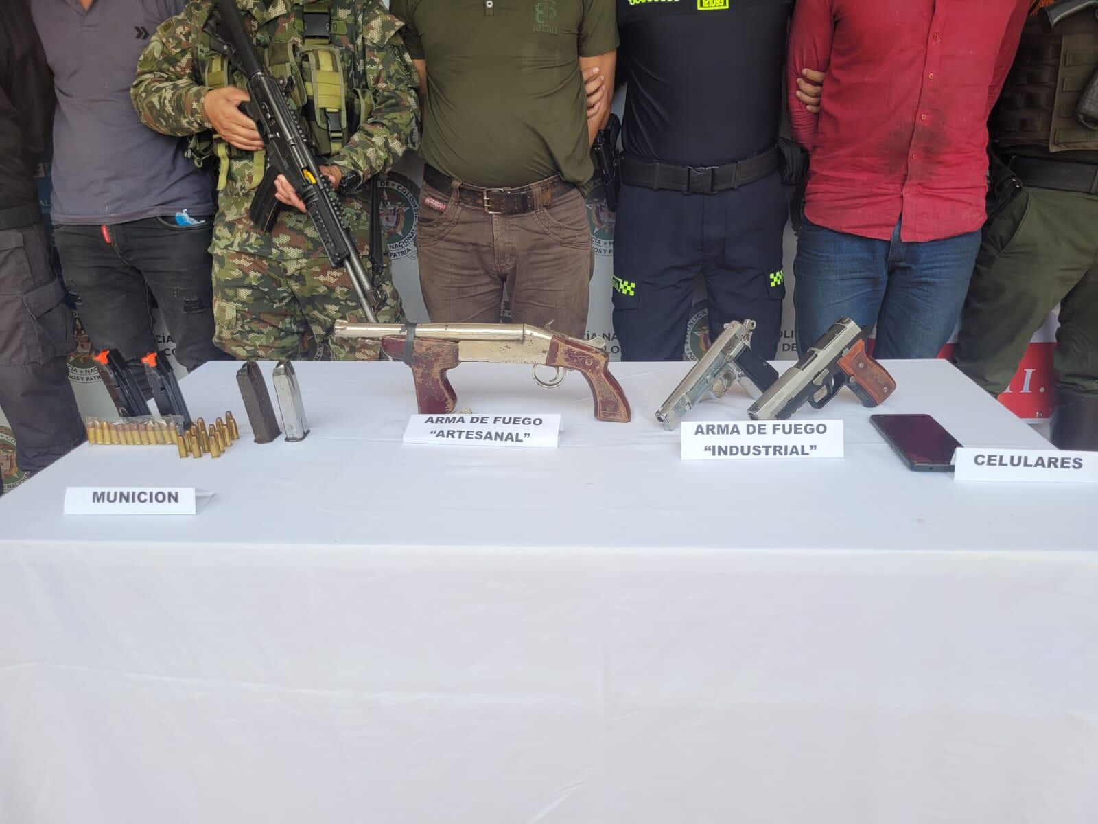 Armas decomisadas a presuntos integrantes de las disidencias de las Farc en el Tolima.