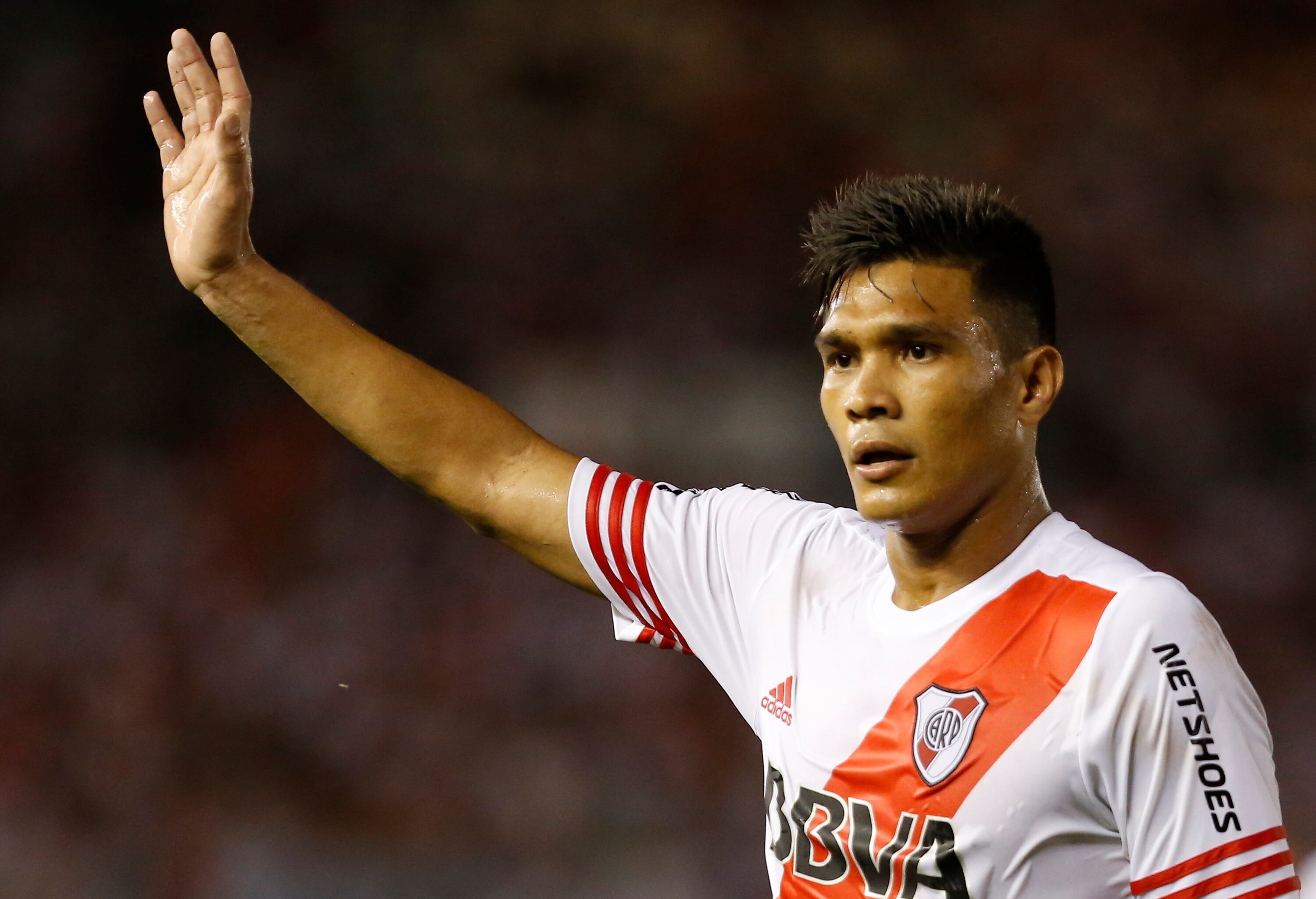 Teófilo Gutiérrez con la camiseta de River Plate.