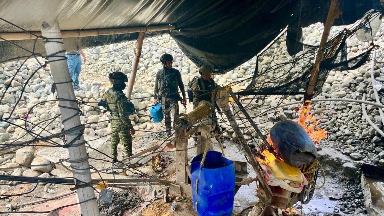Operación militar contra la minería ilegal en el Cauca.