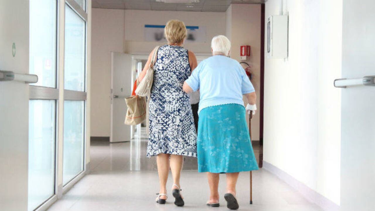 Rastrean a mayores de 60 años con coronavirus en Barranquilla | Colombia hoy