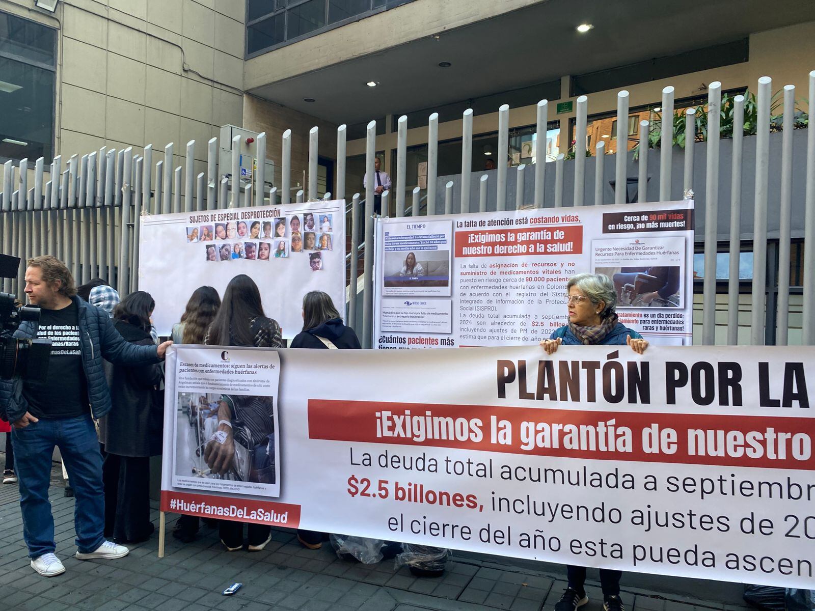 Pacientes con enfermedades huérfanas reclaman atención del gobierno del presidente Gustavo Petro.