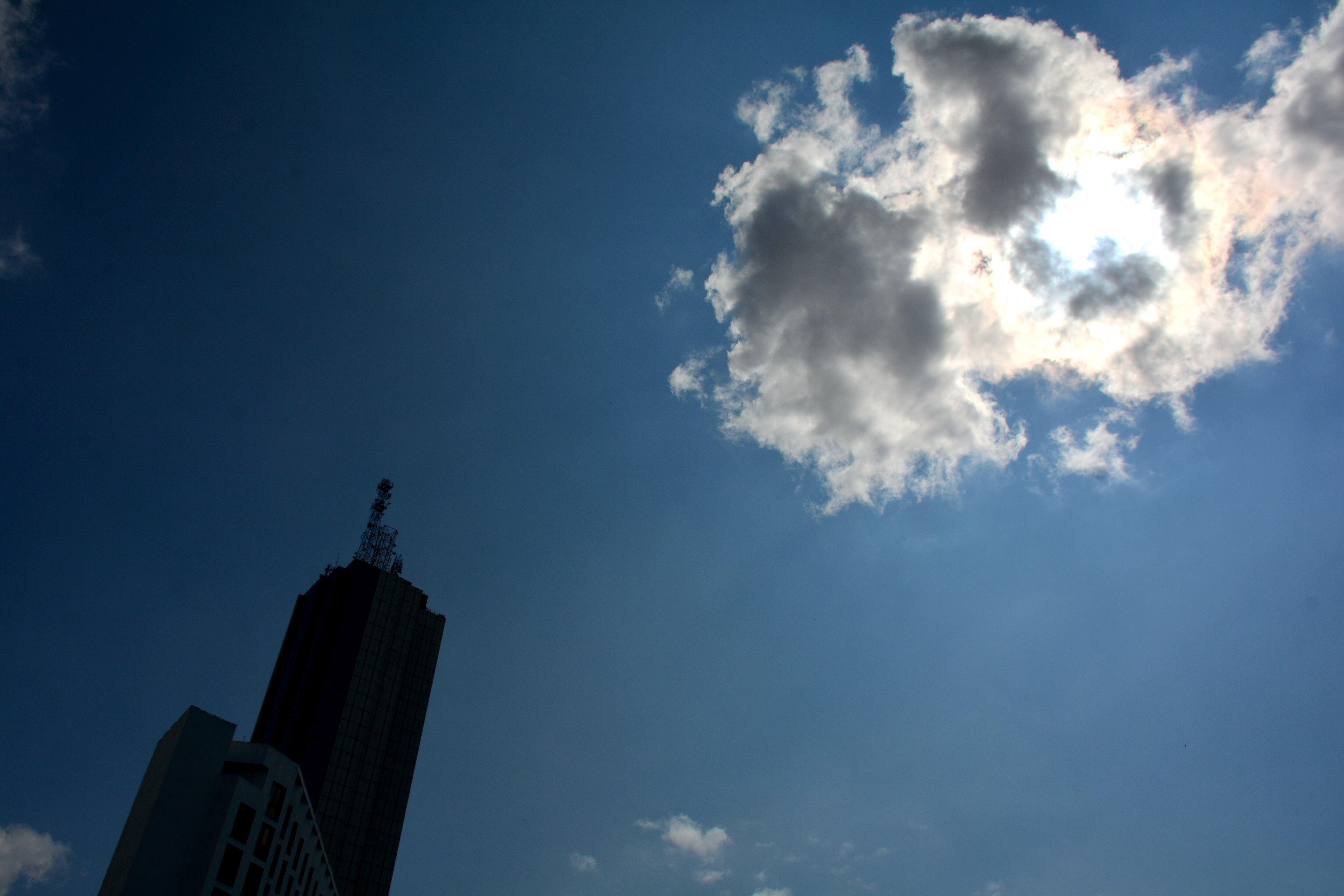 Según el IDEAM se presenta una ola de calor extremo. Las temperaturas podrían llegar a los 37 grados. Foto Jorge Orozco.