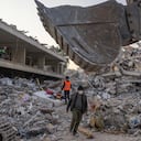 Según el más reciente reporte, el número de muertos por terremoto en Turquía y Siria supera los 30.000. (Photo by BULENT KILIC / AFP)