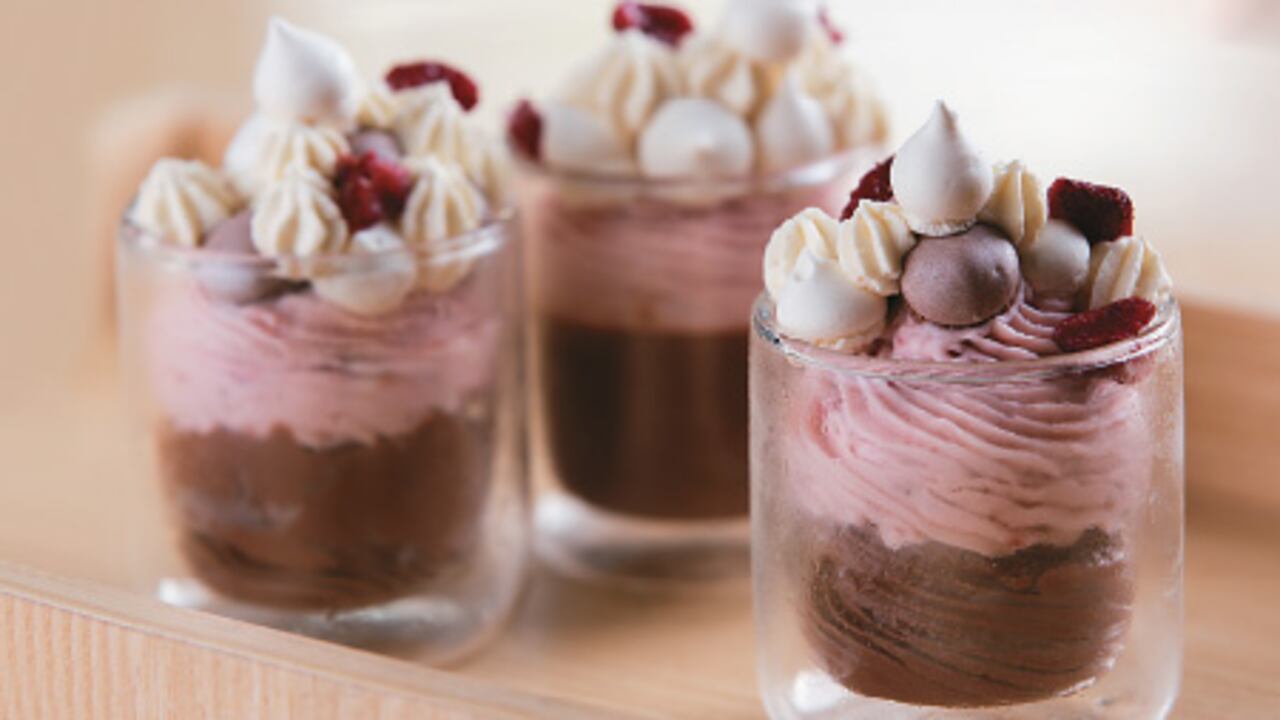 Vacherin de fresa y chocolate
