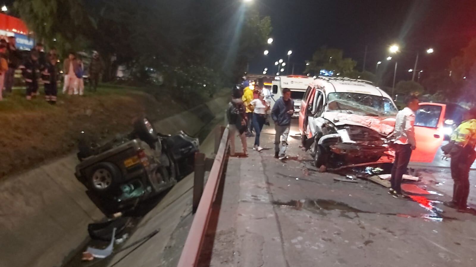 Al parecer una persona murió, pero las autoridades aún no lo confirman.