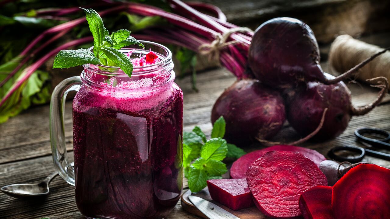 Descubra las pautas recomendadas para tomar el jugo de remolacha y lograr una limpieza efectiva del hígado mientras se reduce la presión arterial.