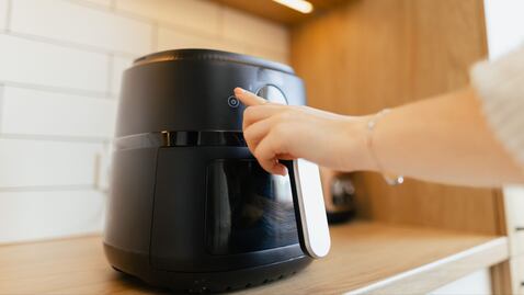 Las malas prácticas pueden dañar algunos componentes internos de la Air Fryer.