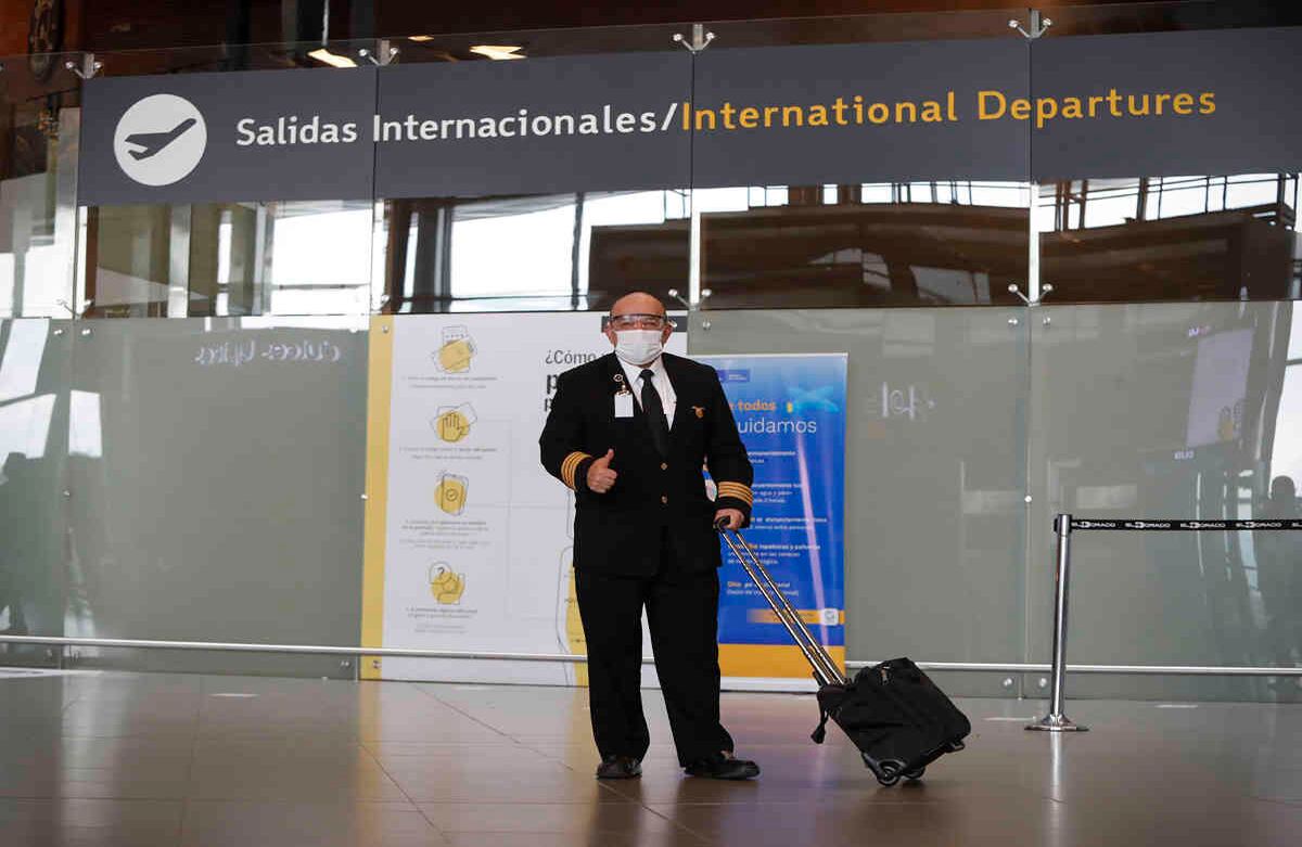 Para contener la llegada de casos de contagio, el Gobierno nacional suspendió los vuelos internacionales el pasado 23 de marzo y dos días después tomó la misma medida con los nacionales. Foto: Guillermo Torres/SEMANA