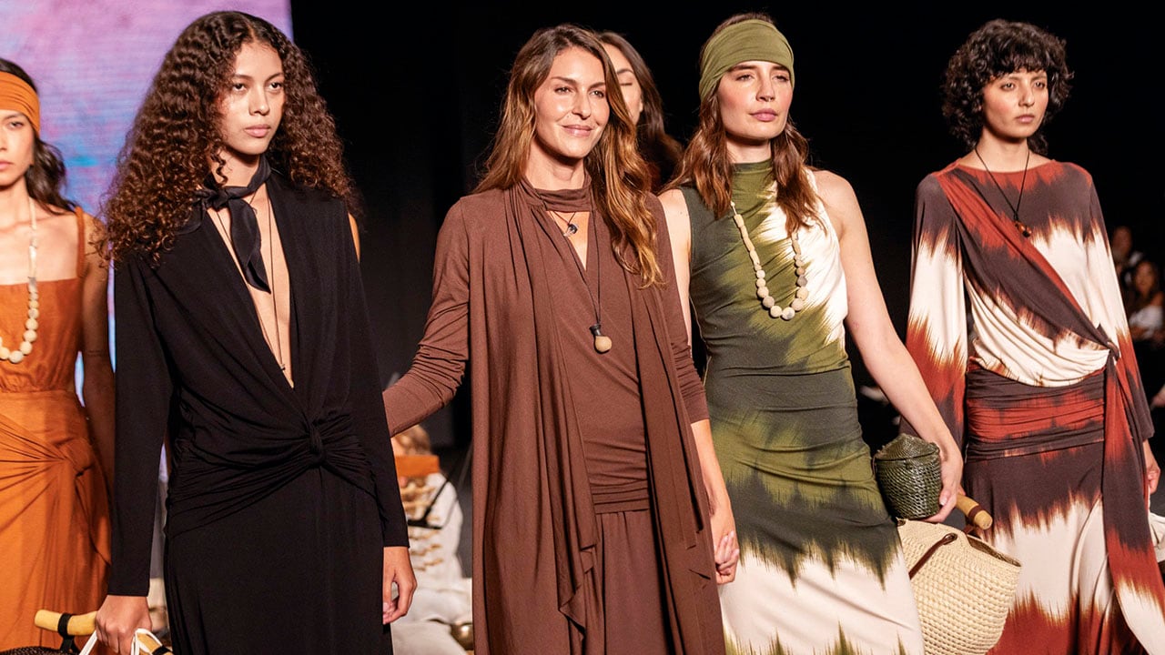 Pink Filosofy en cabeza de Adriana Arboleda presentó su colección ‘Les Bohemiens’ en colaboración con Malva y Veja en Colombiamoda 2025.