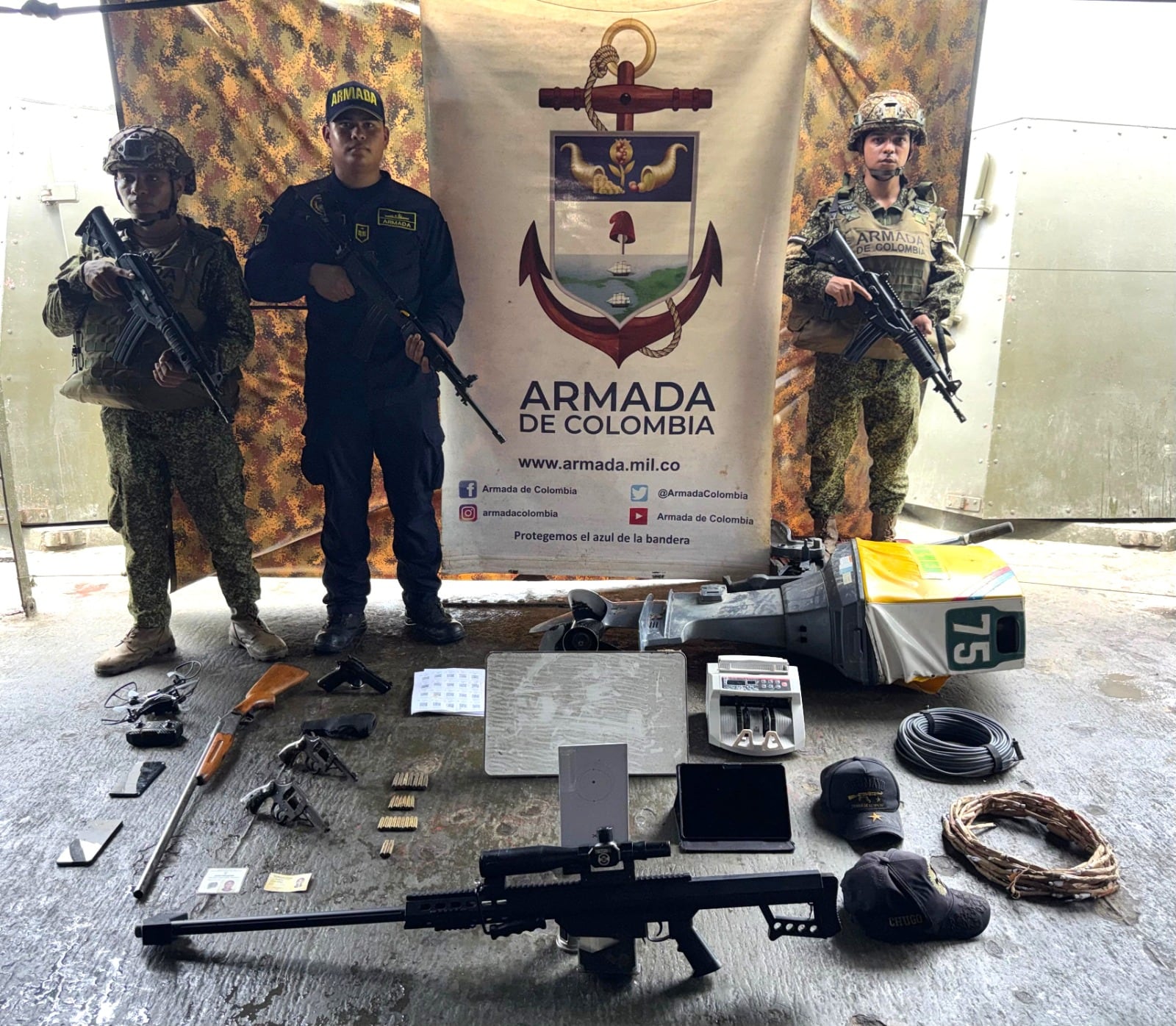 Elementos decomisados por la Armada a las disidencias de Mordisco en el Cauca.