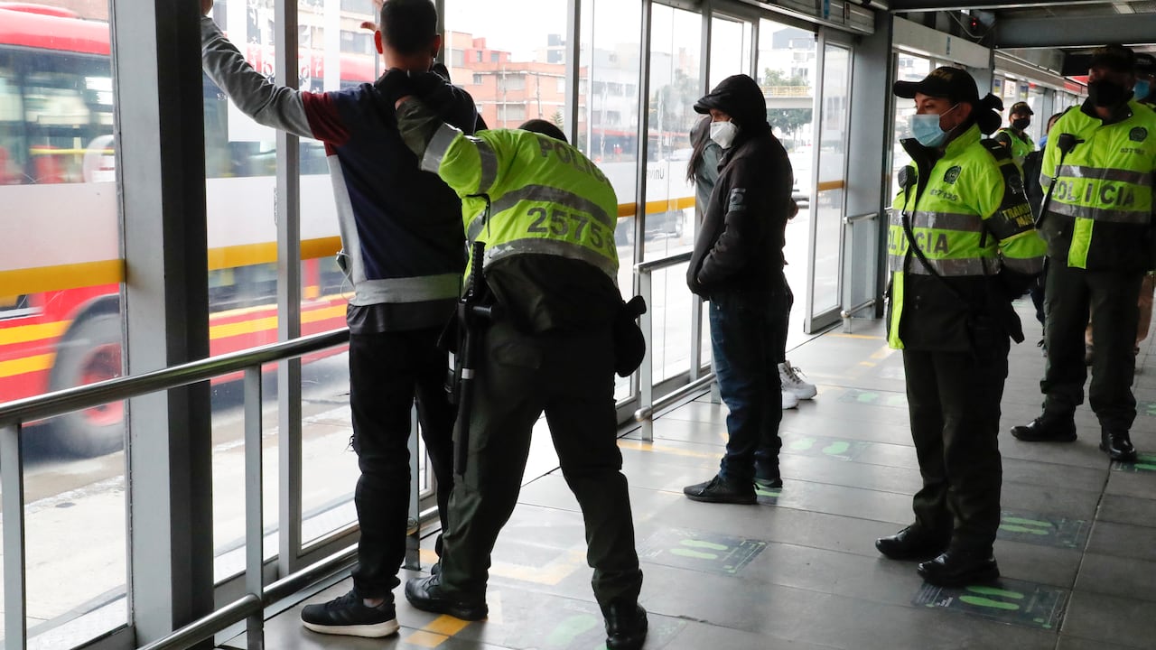 Policía Metropolitana de Bogotá operativo de seguridad en Transmilenio