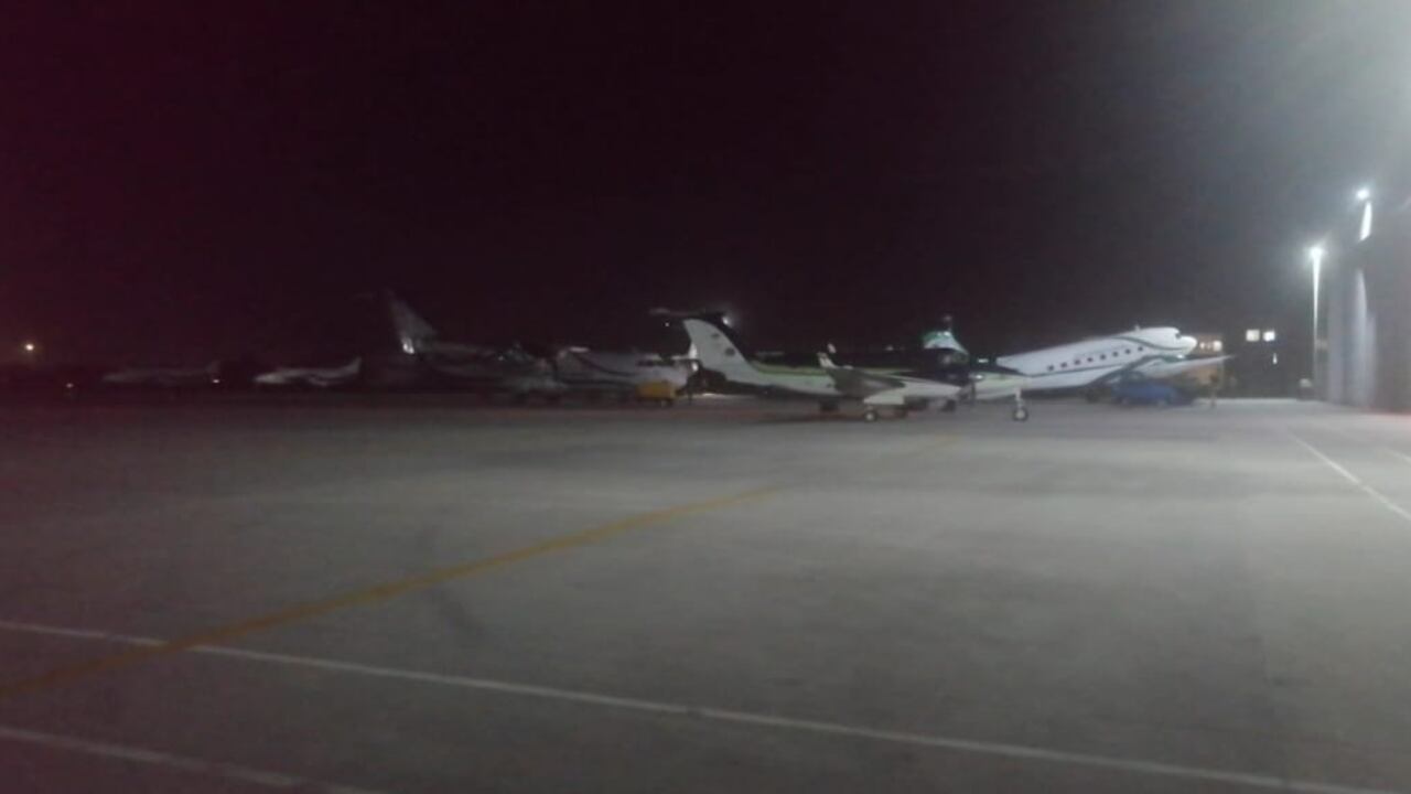 Aviones de la Policía en la base antinarcóticos.