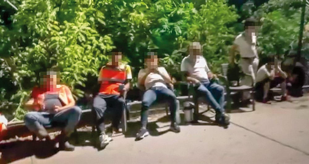   Los pobladores que cuidan las entradas del corregimiento lo hacen para protegerse del conflicto armado.