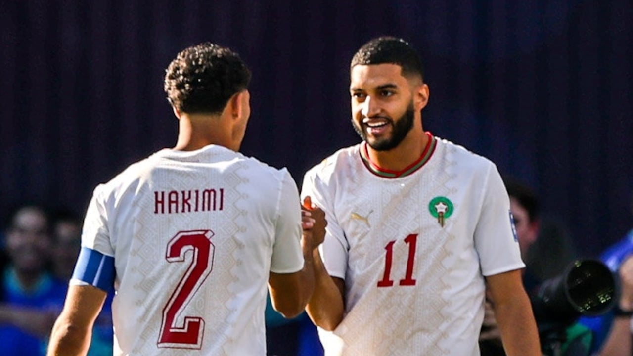 Saibari celebra con Hakimi.