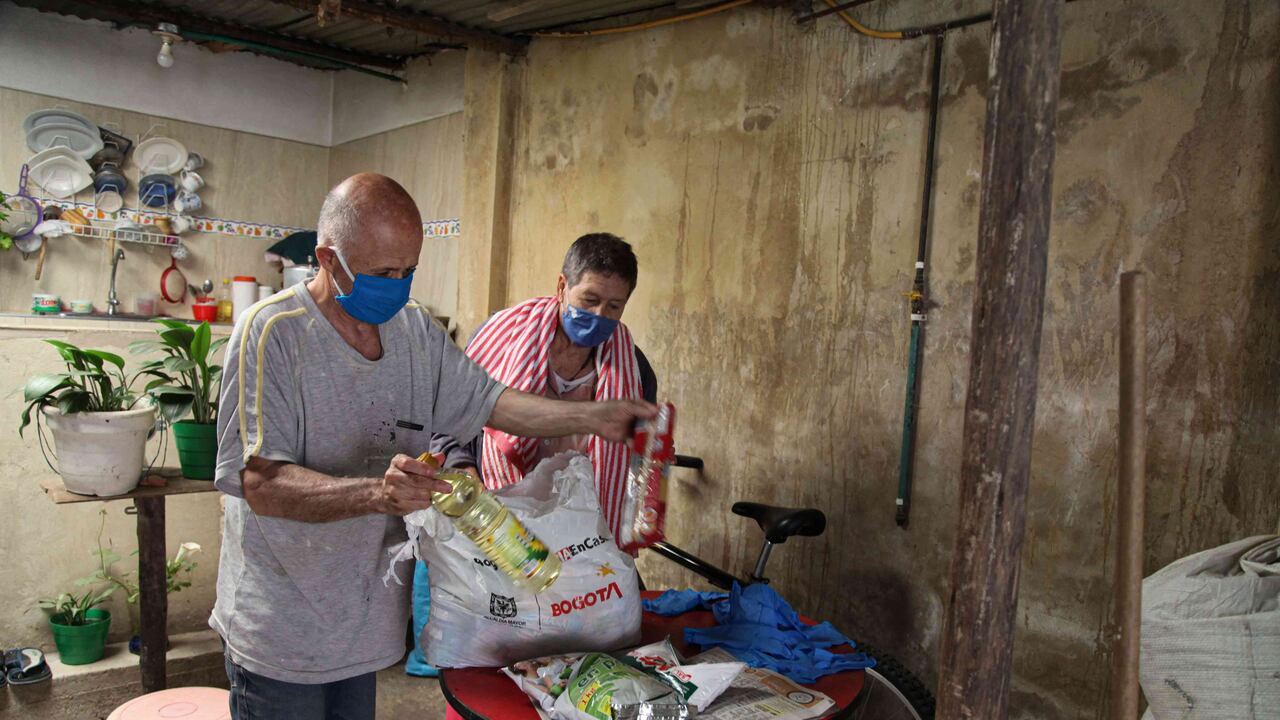 Bogotá cuidadora: qué es y cómo recibir bonos y beneficios | Noticias Bogotá hoy