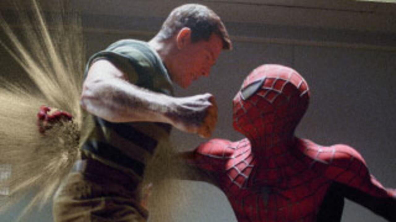 La historia de amor entre Peter Parker (Tobey Maguire) y Mary Jane Watson (Kirsten Dunst) avanza a pesar de todos los obstáculos. Esta vez, sin embargo, el peor obstáculo de todos serán los deseos de venganza del propio hombre araña.