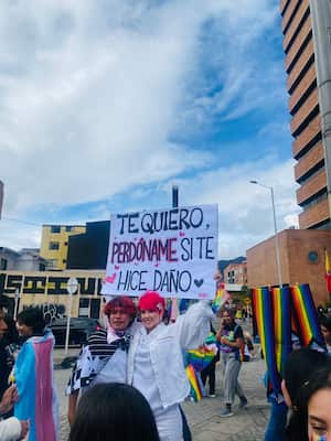 Kika Nieto salió en la marcha del orgullo con un cartel en el que pidió perdón